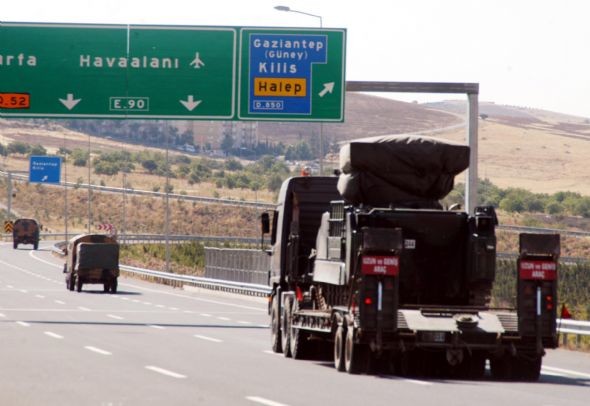 Τουρκικός στρατός αναπτύσσεται στα σύνορα με τη Συρία 