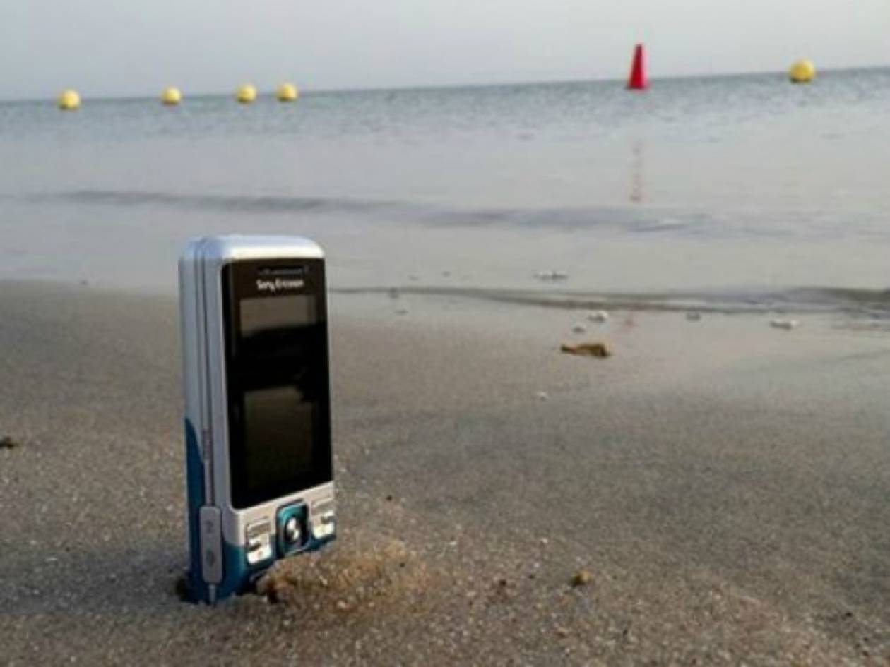 Τι πρέπει να κάνετε αν το κινητό σας πέσει σε νερό!