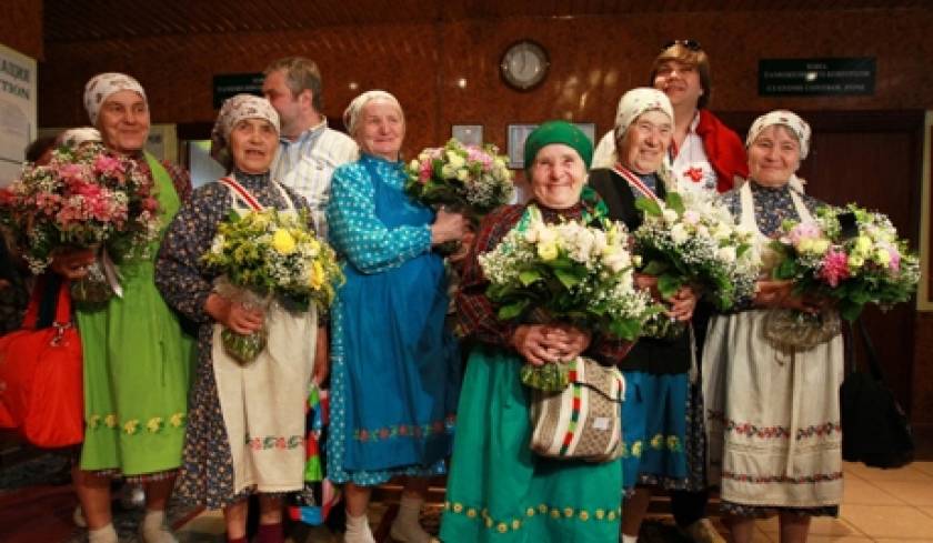 Οι «Γιαγιάδες από το Μπουράνοβο» τρέχουν σε τουρνέ...