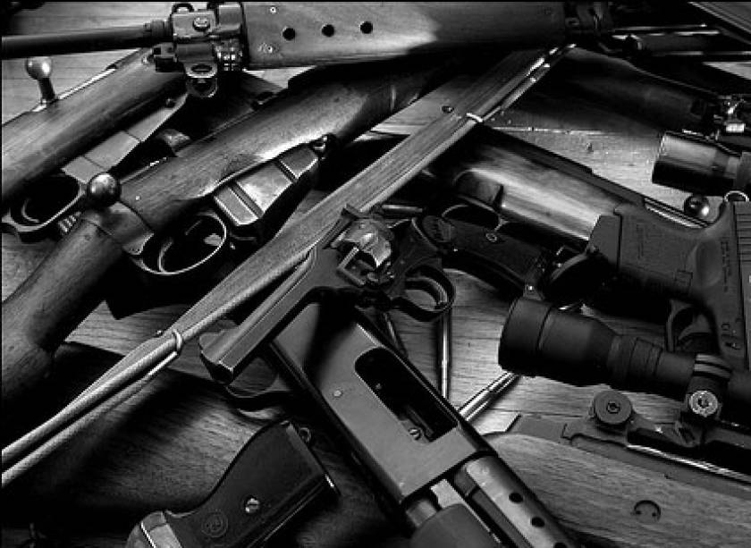 Συλλήψεις για συμμετοχή σε διεθνή σπείρα εμπορίας όπλων