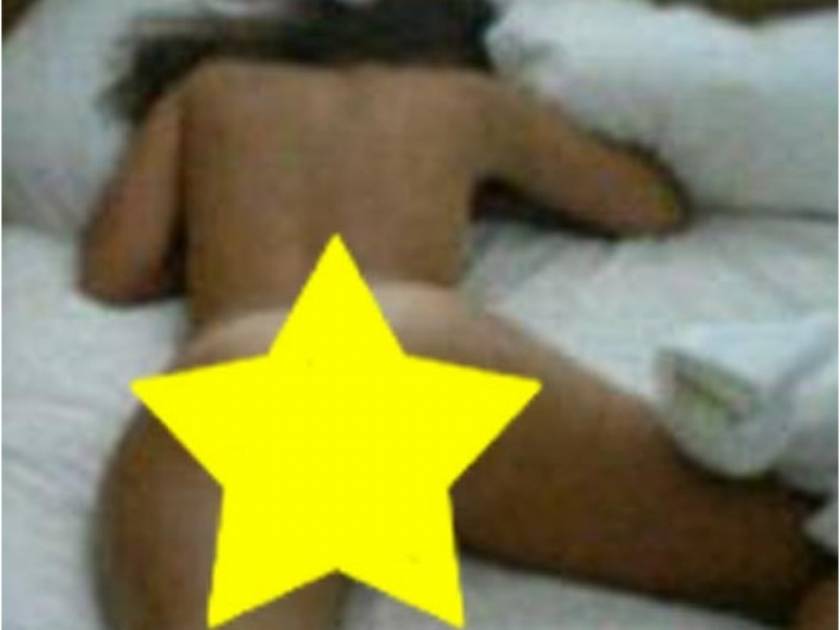 Νέα μόδα στο Twitter: Ανεβάζουν γυμνές φωτογραφίες των συντρόφων τους