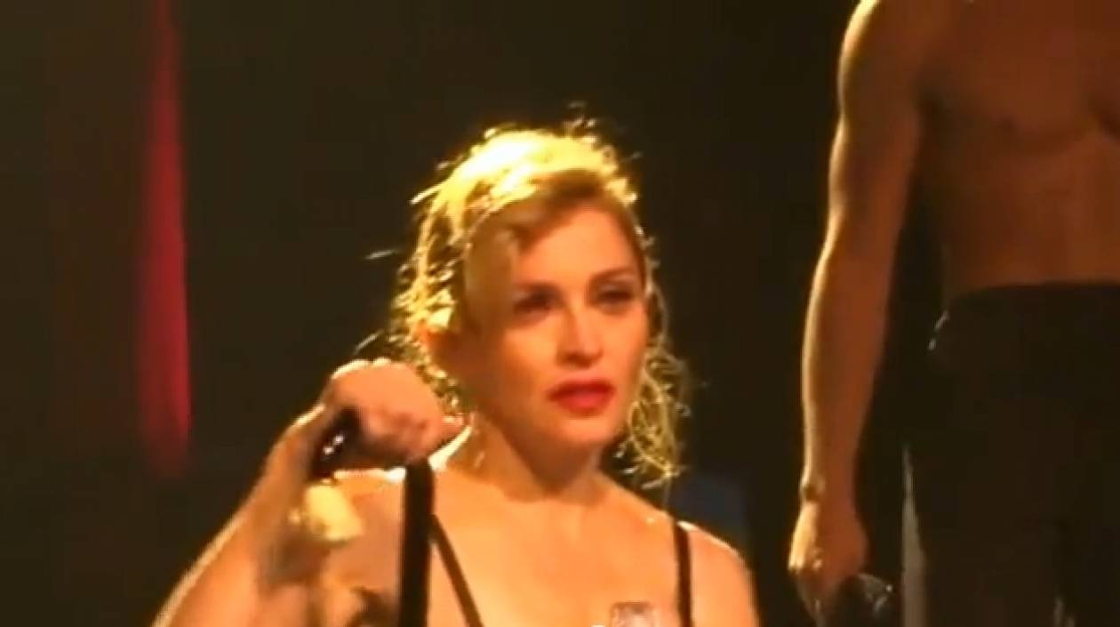 Μαντόνα: Έβαλε τα κλάματα σε συναυλία στο Βερολίνο (φωτό+βίντεο)