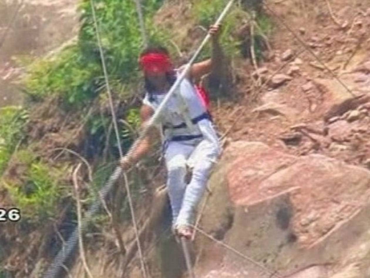 Σοκαριστικό: Κινέζος σχοινοβάτης πέφτει από τα 200 μέτρα (vid)