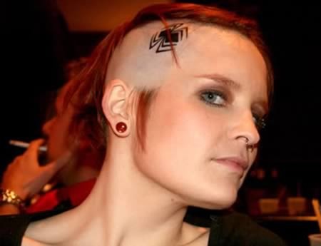 Ακραία τατουάζ στα κεφάλια γυναικών (pics)