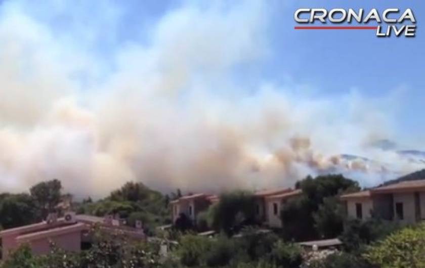 Ιταλία: Στις φλόγες αρκετά σπίτια σε επαρχία της Σαρδηνίας