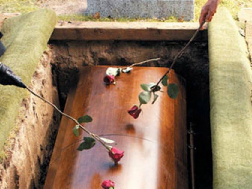 Αιτωλοακαρνανία: Λάθος νεκρή στο φέρετρο!