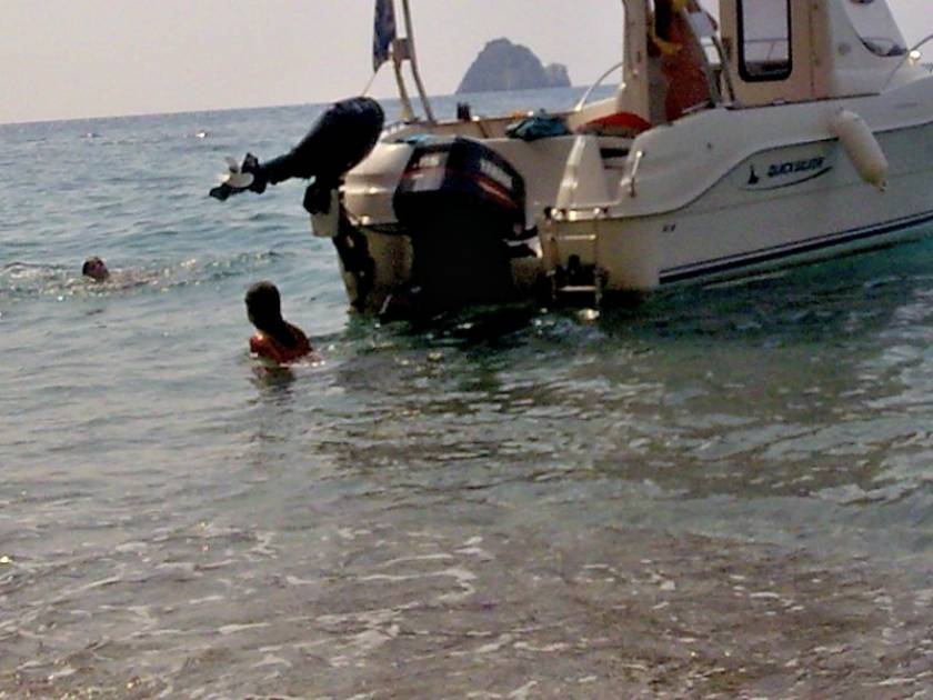 Σε κρίσιμη κατάσταση 6χρονη που τραυματίστηκε από προπέλα σκάφους