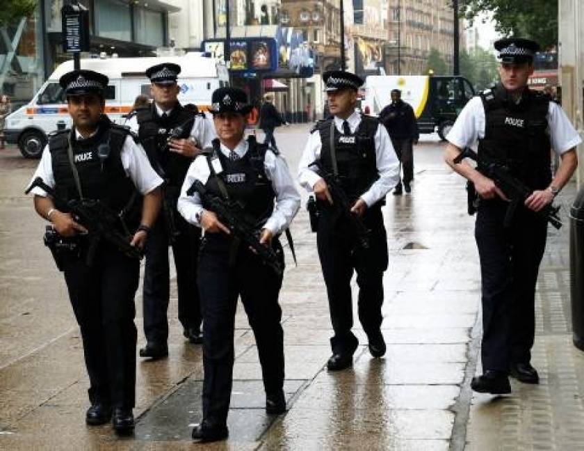 Βρετανία: Τέσσερα άτομα κατηγορούνται για τρομοκρατία