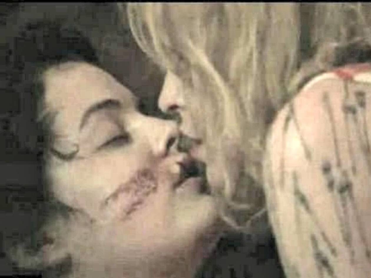 Κάιλι Μινόγκ: Το λεσβιακό φιλί της με την εγγονή του Έλβις Πρίσλεϊ