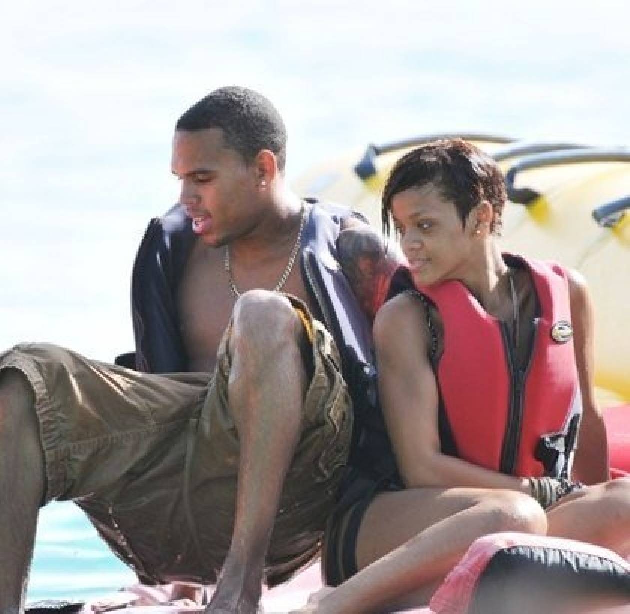 Rihanna: Ξανά ζευγάρι με τον Chris Brown;