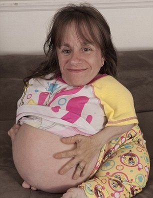 Η πιο μικρόσωμη μητέρα στον κόσμο (pics)
