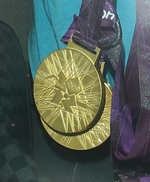 O Phelps πήρε τα μετάλλια, την ξανθιά και πήγε για clubbing (pics)