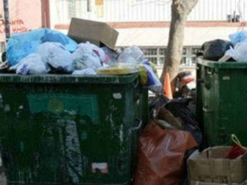 Αλεξανδρούπολη: Βρήκε 2.000 ευρώ στα σκουπίδια και τα παρέδωσε