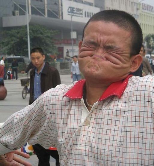 Ο άνθρωπος που μπορεί να δαγκώσει τη μύτη του (pics)