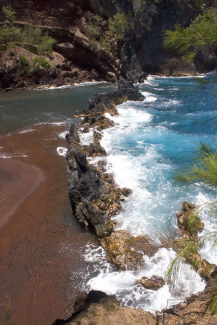 Η κόκκινη παραλία στη Χαβάη (pics)