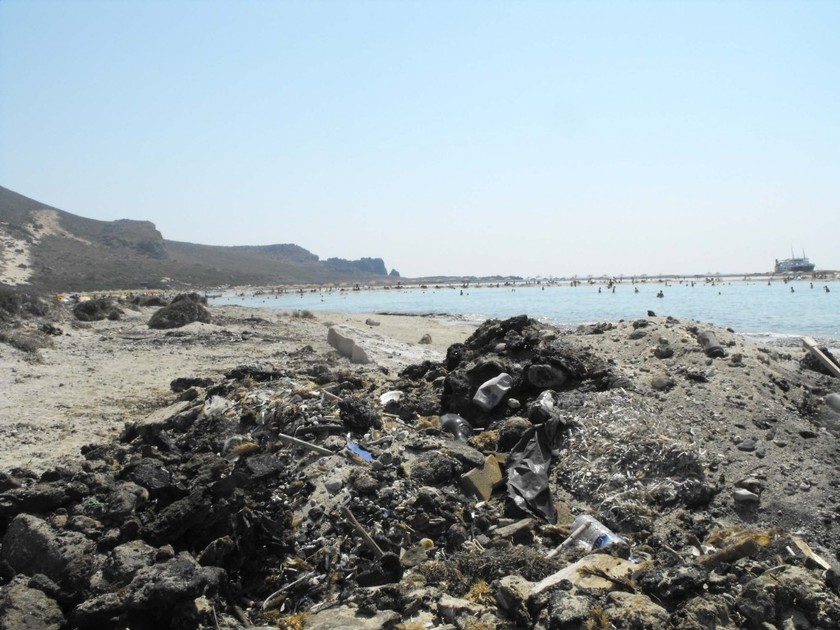 Ποιοι μετέτρεψαν την παραλία Μπάλου σε χωματερή;