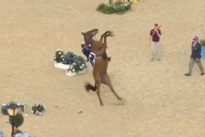 Ολυμπιακοί Αγώνες - Ιππασία: Το άλογο τρελάθηκε! (photos+video)
