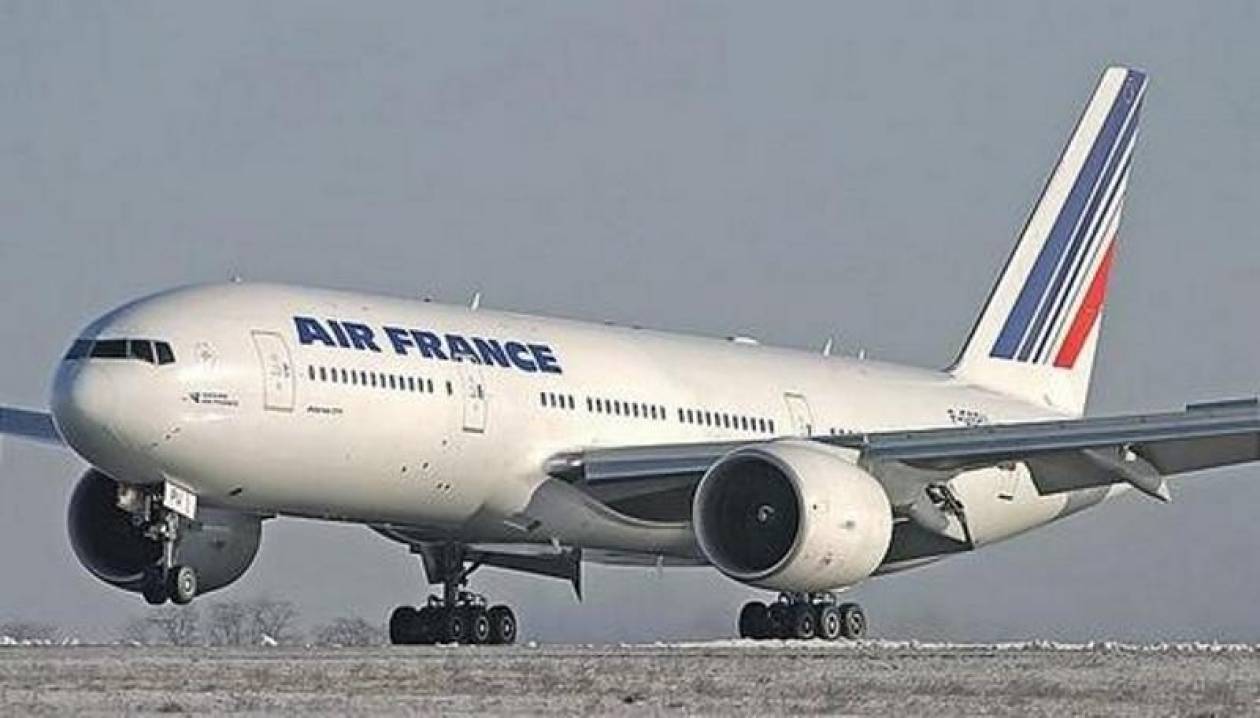 Η Air France ζήτησε από τους επιβάτες δανεικά για να βάλει καύσιμα