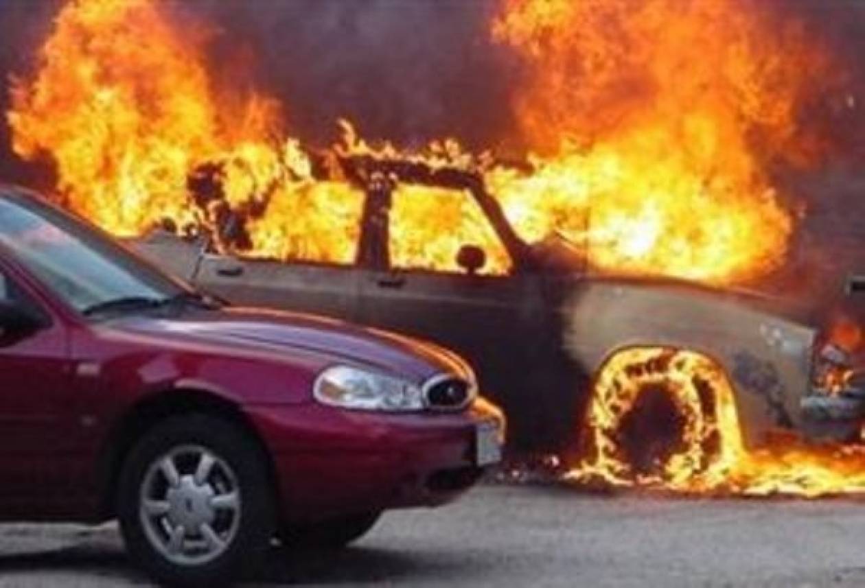 Πυρκαγιά σε μάντρα αυτοκινήτων στον Ασπρόπυργο