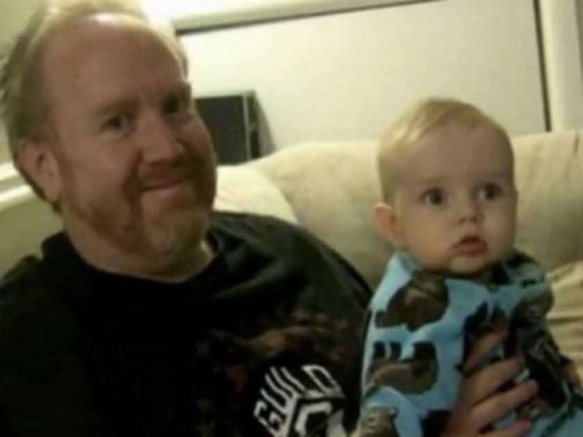 Συγκινητικό βίντεο: Αφιέρωσε το «Let It Be» στον καρκινοπαθή γιο του!