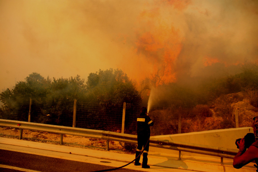 Καίγεται η Ελλάδα για 5η μέρα
