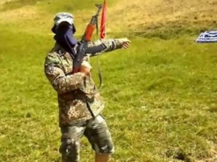Βίντεο: Αλβανοί πυροβολούν με καλάσνικοφ την ελληνική σημαία