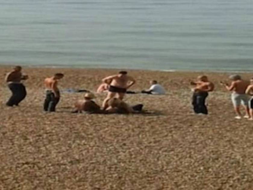 Έκαναν σεξ στην παραλία και 9 άτομα τραβούσαν βίντεο!