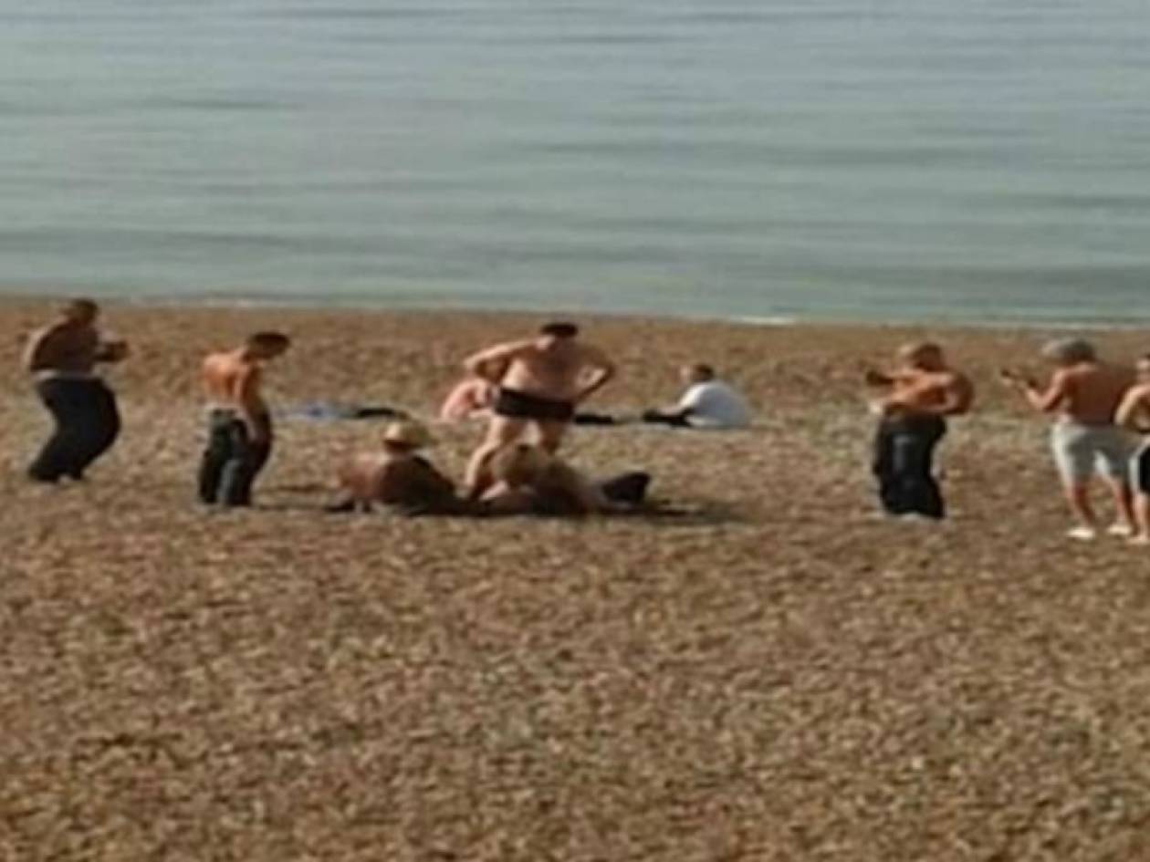 Έκαναν σεξ στην παραλία και 9 άτομα τραβούσαν βίντεο!