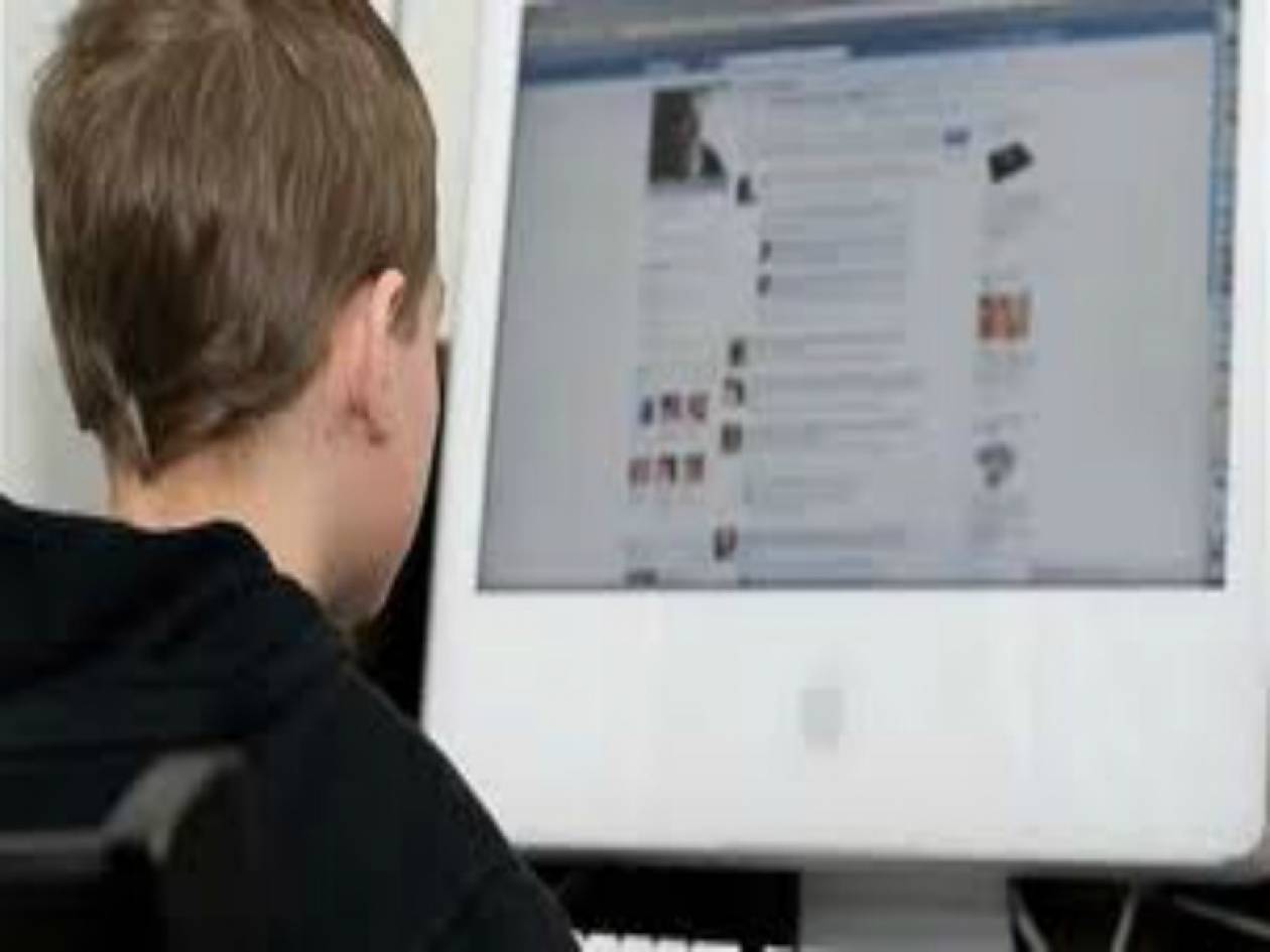 Το Facebook στόχος των παιδόφιλων για να βρίσκουν τα θύματά τους