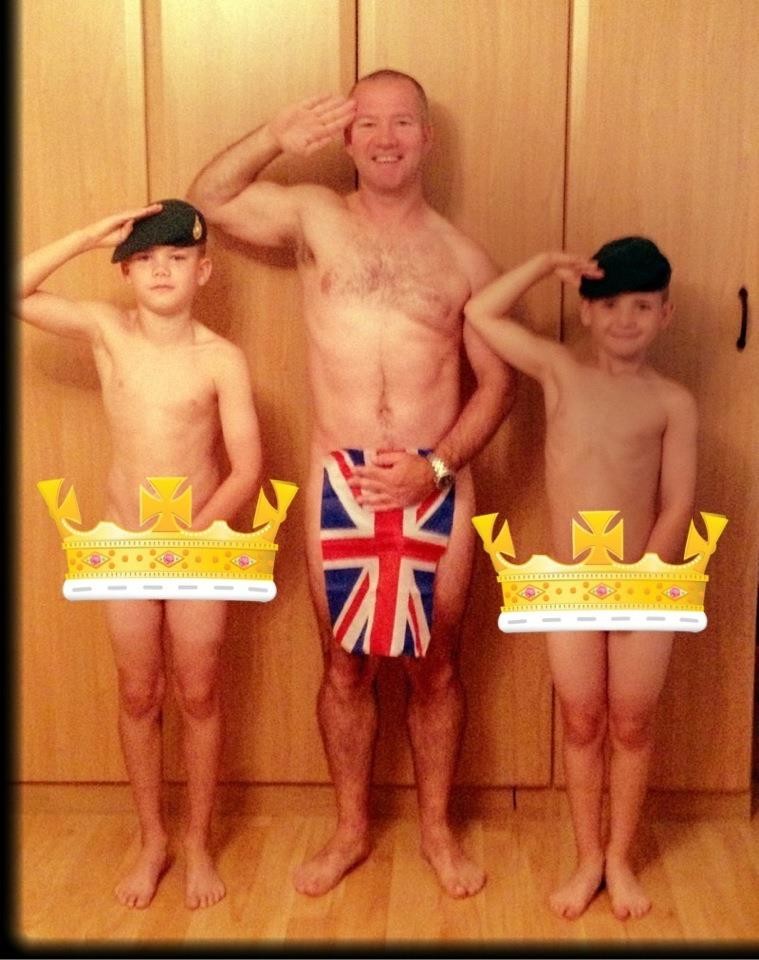 Στρατιώτες γυμνοί στο Facebook στηρίζουν τον πρίγκιπα Χάρι! (pics)