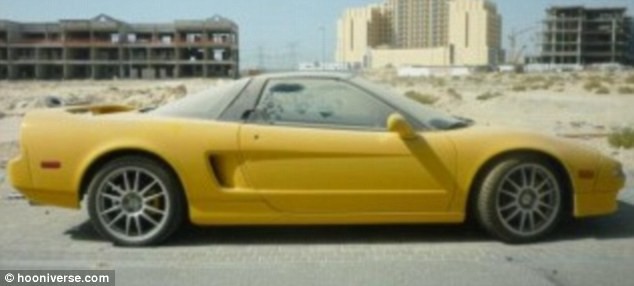 Εκατοντάδες εγκαταλελειμμένα πολυτελή αυτοκίνητα στο Ντουμπάι