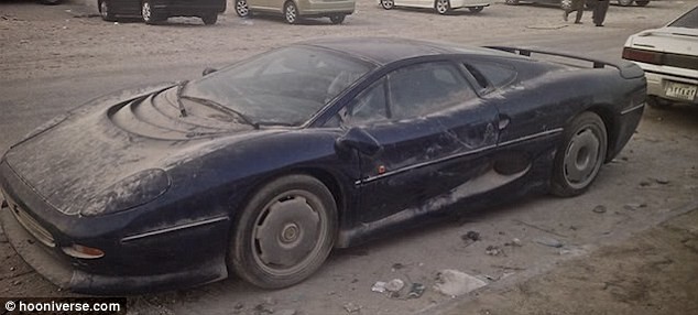 Εκατοντάδες εγκαταλελειμμένα πολυτελή αυτοκίνητα στο Ντουμπάι