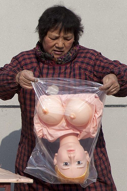 50.000 Ιάπωνες κάνουν σεξ με πλαστική κούκλα! (pics)