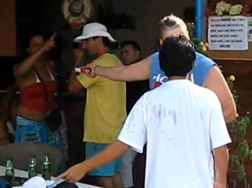 Βίντεο: Γυναικείος... τσαμπουκάς σε beach bar