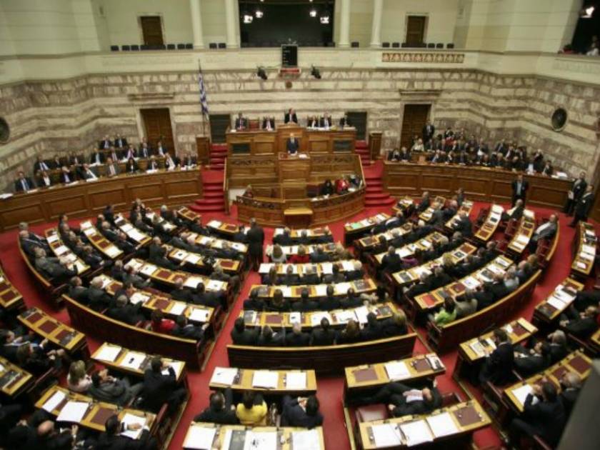 Βουλή: Αντιδράσεις μετά από πρόταση ΔΗΜΑΡ για περικοπή προνομίων