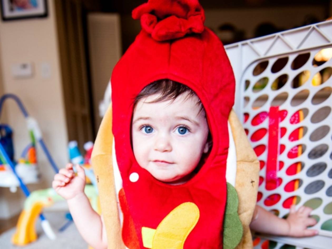 Η γλυκιά φωτογραφία της ημέρας: Μωράκι ντυμένο hot dog!