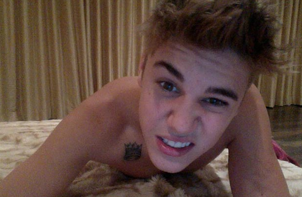 Οι ημίγυμνες φωτογραφίες του Bieber που αναστάτωσαν το twitter