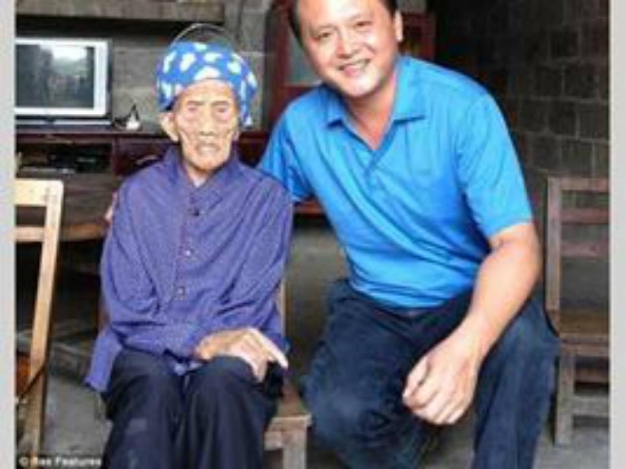 Κίνα: Είναι 127 ετών και απέκτησε το γιο της στα 61 της!