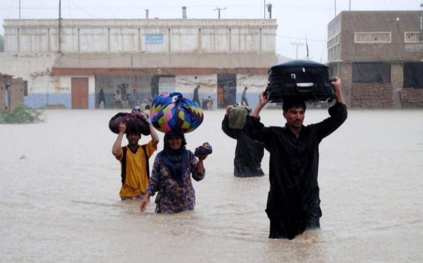 Σφοδρές βροχοπτώσεις αφήνουν δεκάδες νεκρούς στο Πακιστάν