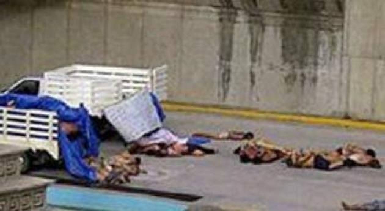 Δεκαέξι πτώματα σε φορτηγό στο Μεξικό