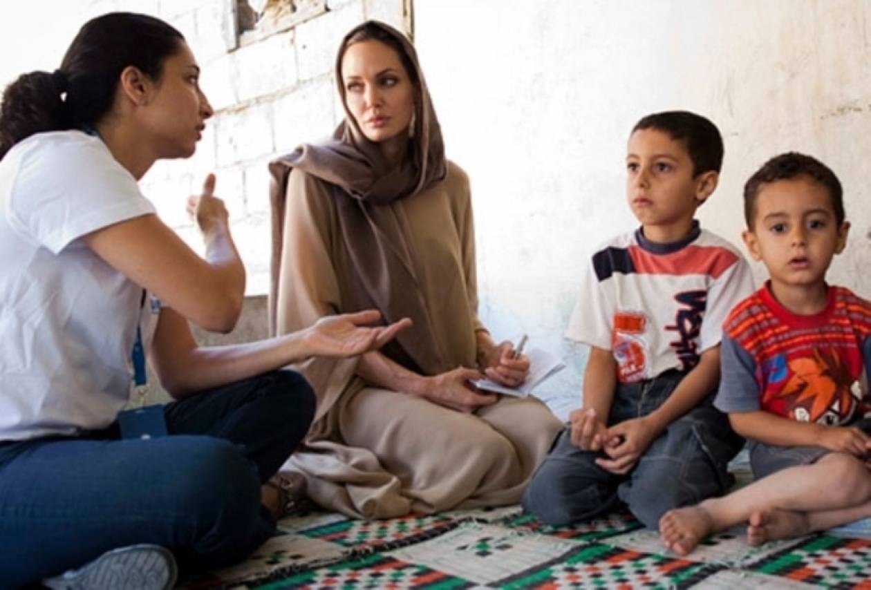 Τουρκία: Η Αντζελίνα Τζολί δίπλα στους Σύρους πρόσφυγες
