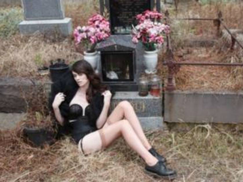 Πάτρα: Έκαναν σεξ σε νεκροταφείο για να κερδίσουν ένα στοίχημα!