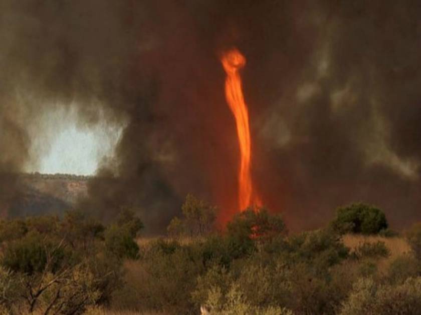 Εντυπωσιακό: Στρόβιλος φωτιάς στην Αυστραλία! (pics)