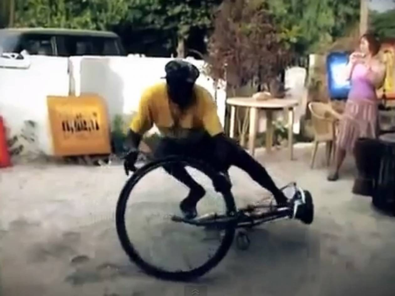 Βίντεο: Απίστευτα κόλπα με ποδήλατο!
