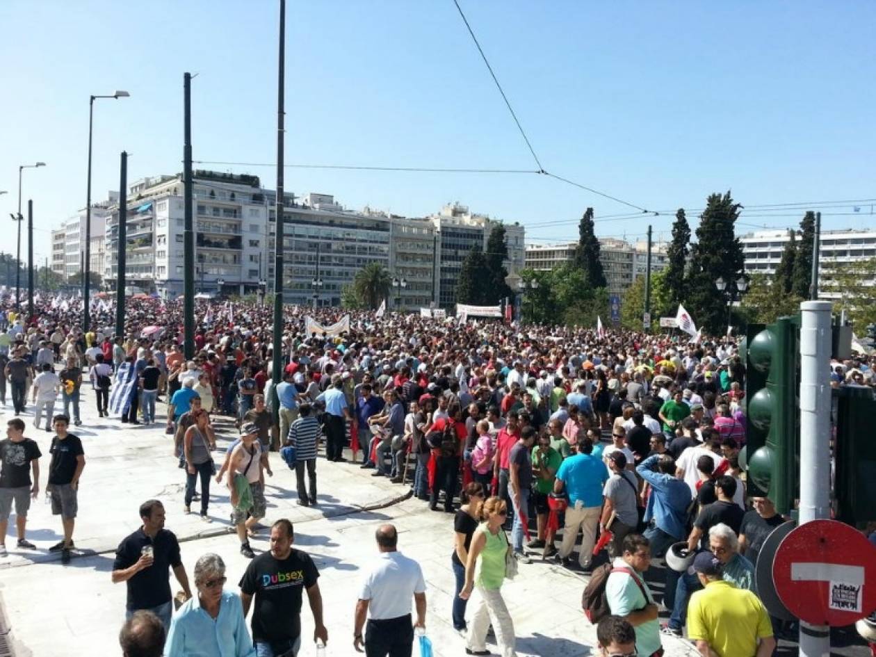 Δείτε LIVE ΕΙΚΟΝΑ από τις πορείες στο κέντρο της Αθήνας