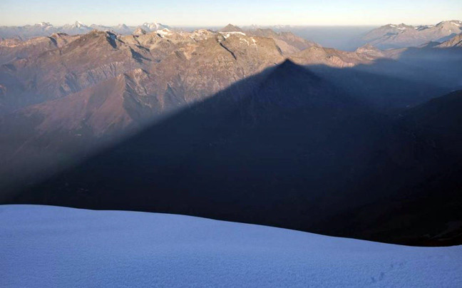 Δείτε απίστευτη οφθαλμαπάτη με βουνό - φάντασμα