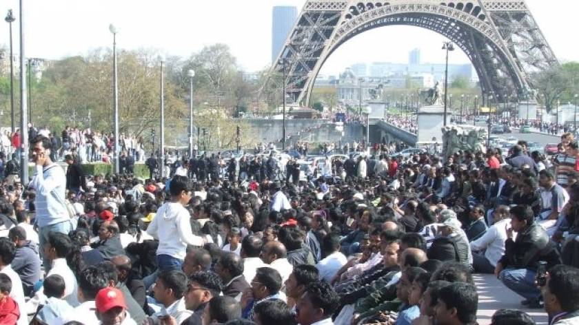 Το Παρίσι λέει όχι στο «σύμφωνο λιτότητας»