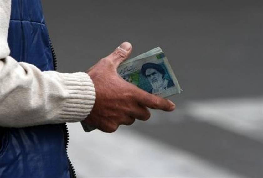 Σε ιστορικό χαμηλό το νόμισμα του Ιράν έναντι του δολαρίου