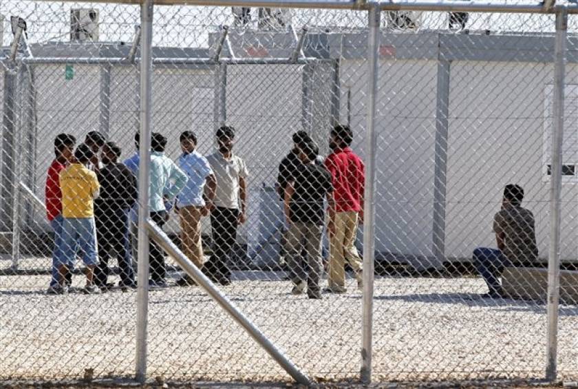 Υπερψηφίστηκε το νομοσχέδιο για τα κέντρα κράτησης λαθρομεταναστών