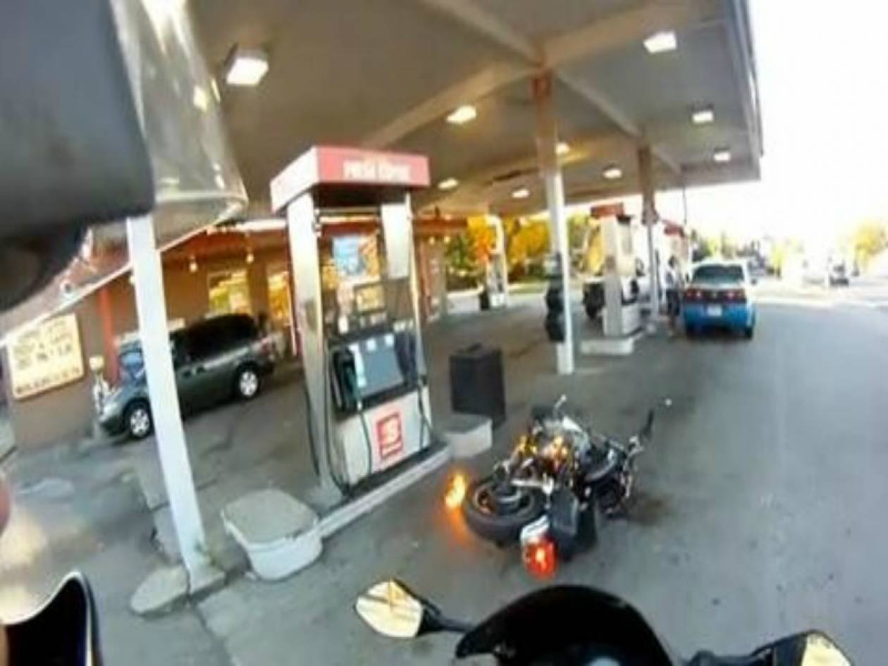 Βίντεο: H απίστευτη, άτυχη ημέρα ενός μοτοσυκλετιστή